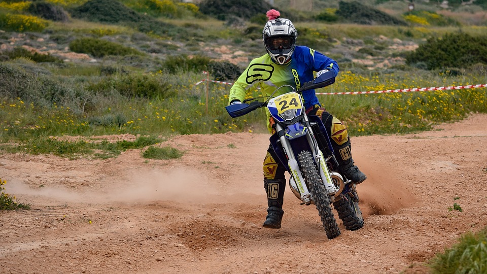 Quels sont les accessoires de protection moto pour faire du dirt bike ?